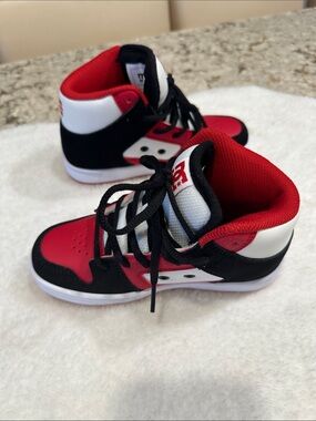 Nwob. Kids DC shoes